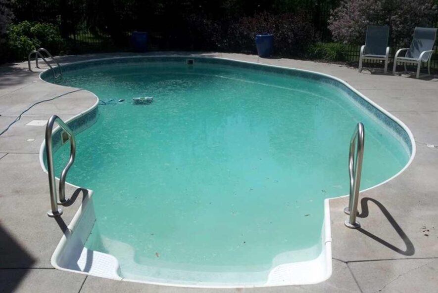 کدورت آب استخرهای شنا